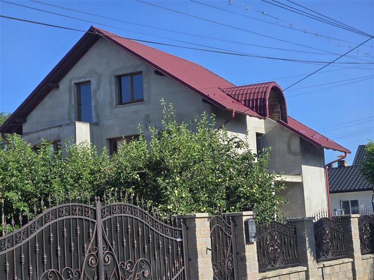 Casă individuală cu 5 camere cu Canalizare în Văratec
