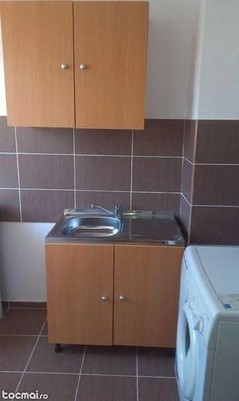 Garsonieră decomandată în Tei