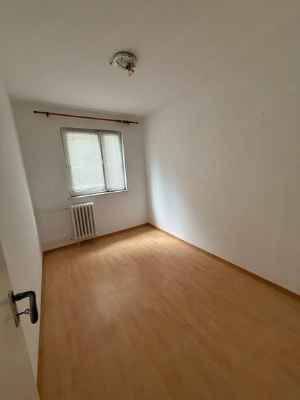 Apartament cu 3 camere nedecomandat în Nord
