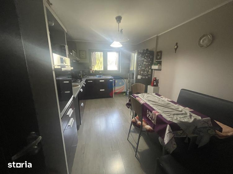 Casă cu 5 camere cu Teren 500 Mp în Șimnicu de Sus