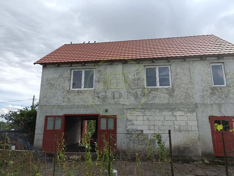 Casă individuală cu 5 camere cu Canalizare în Suseni