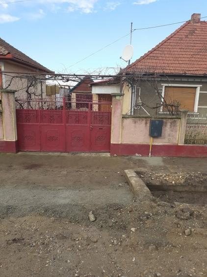 Casă cu 3 camere cu Teren 700 Mp în Episcopia Bihorului