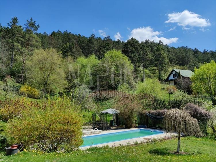 Casă individuală cu 5 camere cu Canalizare în Florești
