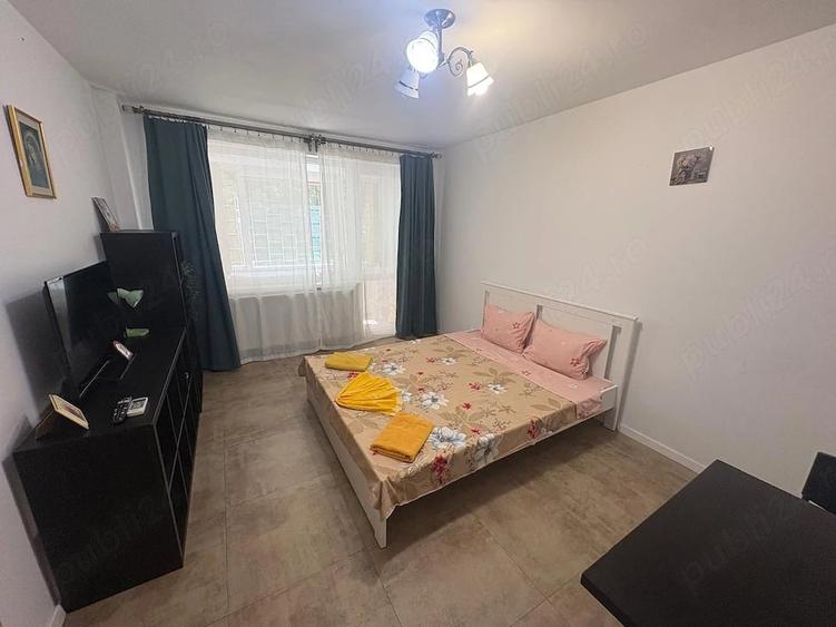 Apartament cu 3 camere semidecomandat în Gorjului