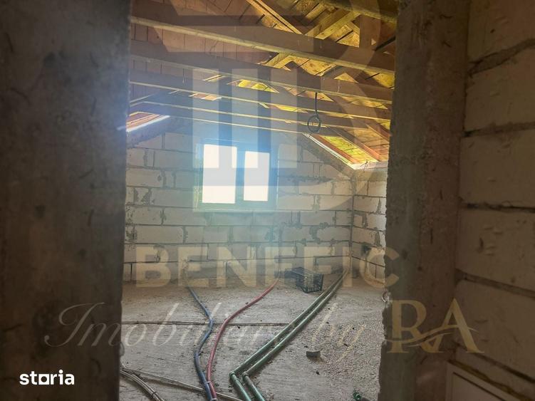 Casă cu 5 camere cu Teren 776 Mp în Cocorăștii Colț
