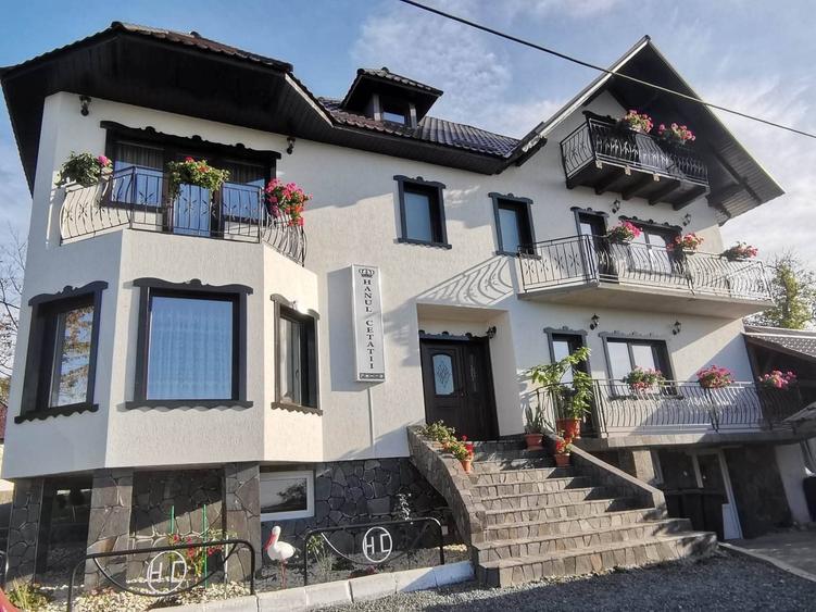 Casă cu 4 camere în Central