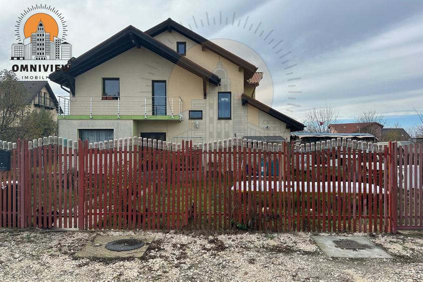 Casă individuală cu 5 camere cu Teren 556 Mp în Stupini