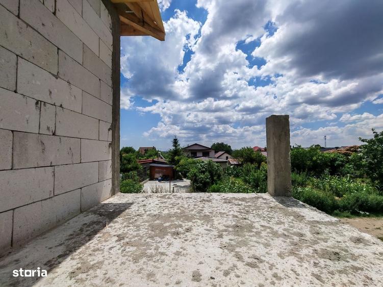 Casă cu 4 camere în Lumina