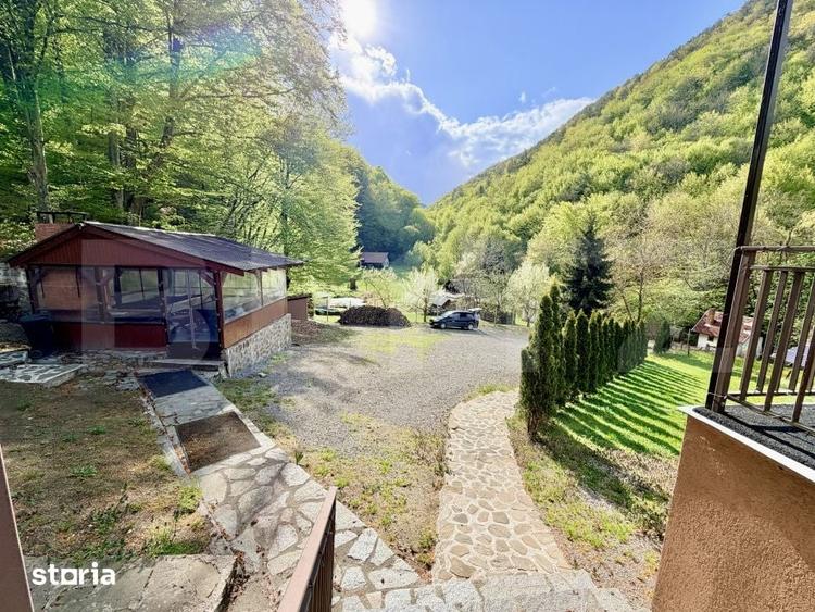 Casă cu 6 camere cu Teren 3000 Mp în Sălciua