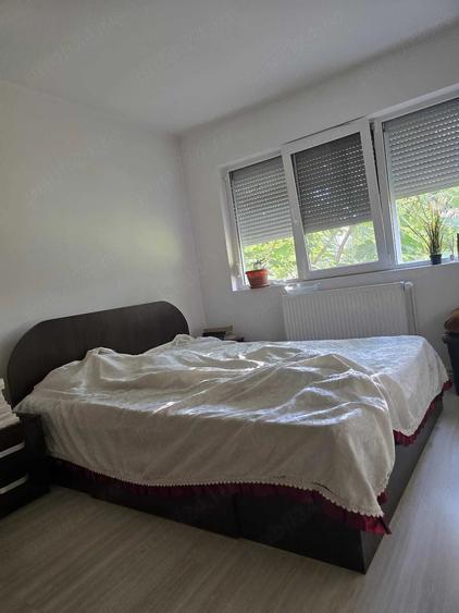 Apartament cu 3 camere semidecomandat, mobilat în Favorit