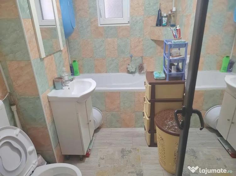 Apartament cu 3 camere decomandat în Buzaului