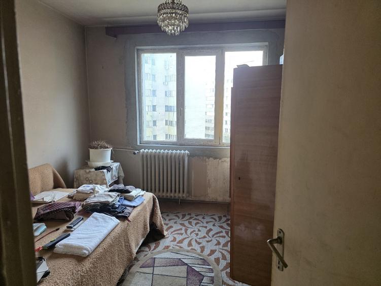 Apartament cu 3 camere decomandat în Pantelimon