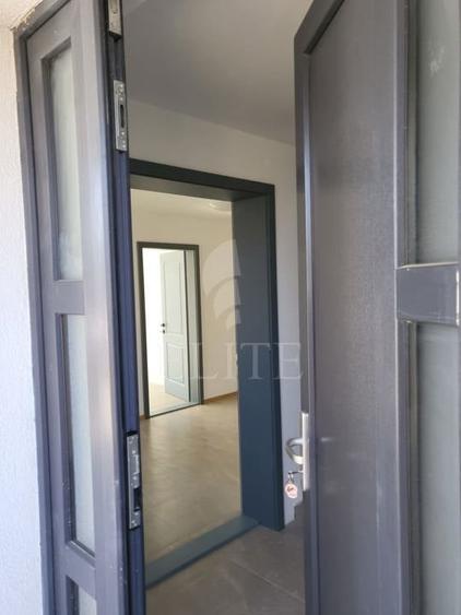 Apartament cu 3 camere semidecomandat, mobilat în Central