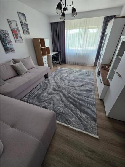 Apartament cu 3 camere decomandat în Girocului