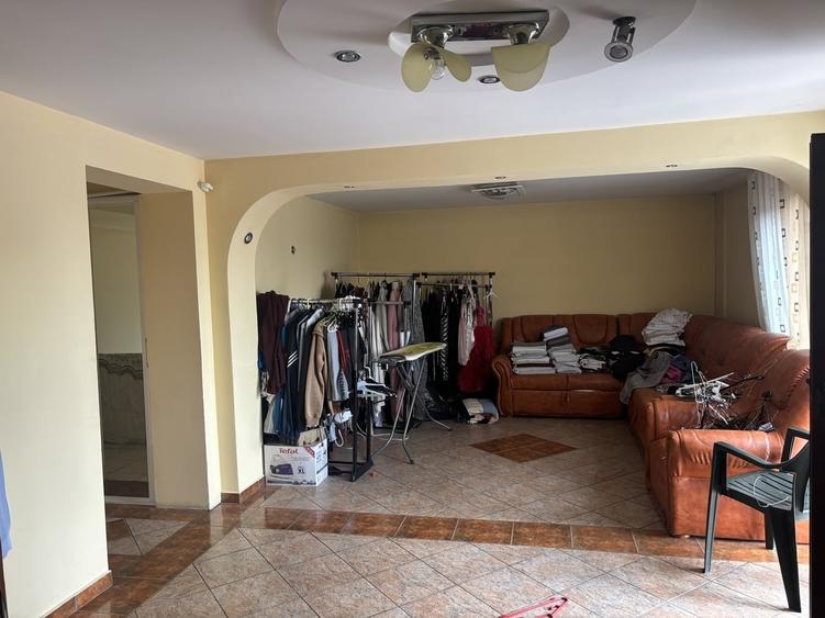 Casă cu 6 camere cu Teren 1000 Mp în Central