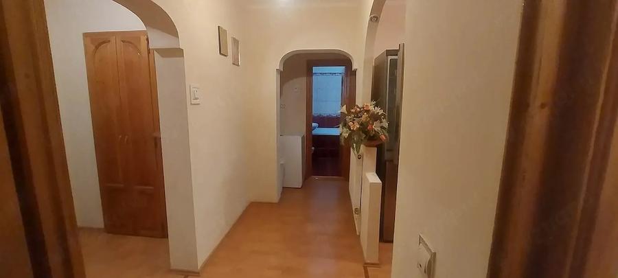 Apartament cu 2 camere decomandat în Școlilor