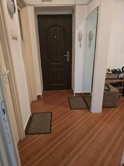 Apartament cu 3 camere decomandat în Mihai Bravu