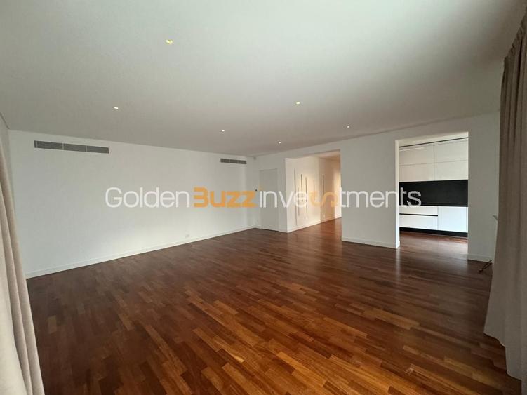 Apartament cu 4 camere decomandat în Băneasa