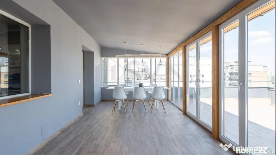 Apartament cu 6 camere decomandat în P-ța Universității