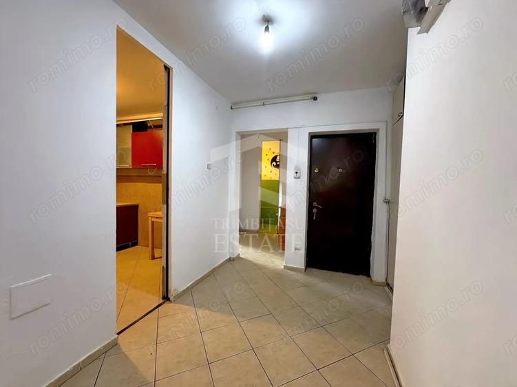 Apartament cu 3 camere semidecomandat în Sud
