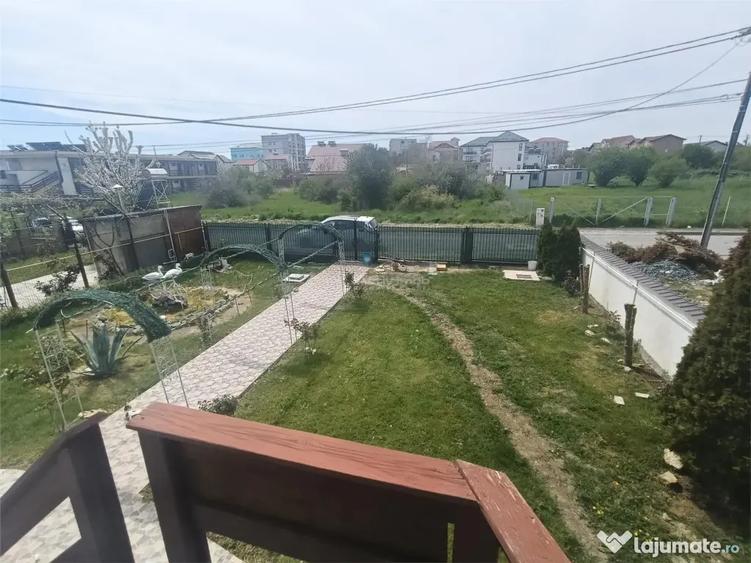 Casă cu 16 camere cu Teren 694 Mp în Central