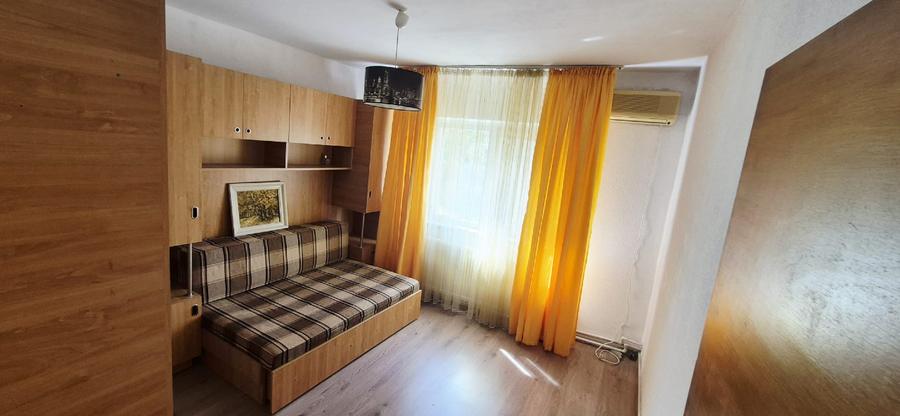Apartament cu 3 camere decomandat în Drumul Sării