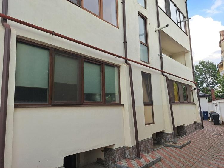 Apartament cu 2 camere decomandat în Rovine