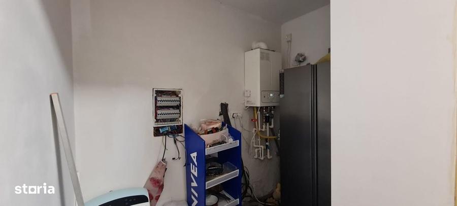 Casă cu 4 camere în Olteni