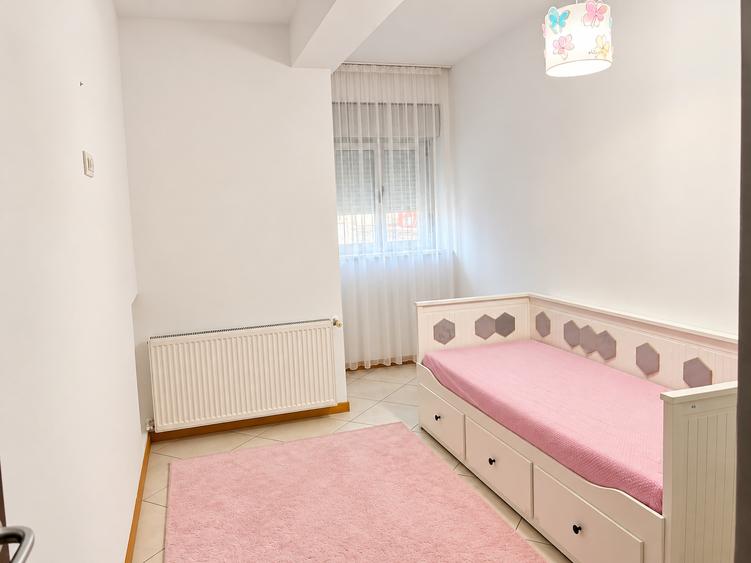 Apartament cu 3 camere decomandat în Torontalului