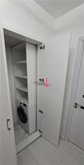 Apartament cu 3 camere semidecomandat în Obor