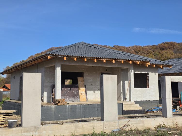 Casă individuală cu 4 camere cu Teren 500 Mp în Râșnov