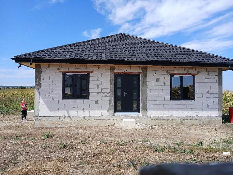 Casă cu Teren 800 Mp în Cătămărești