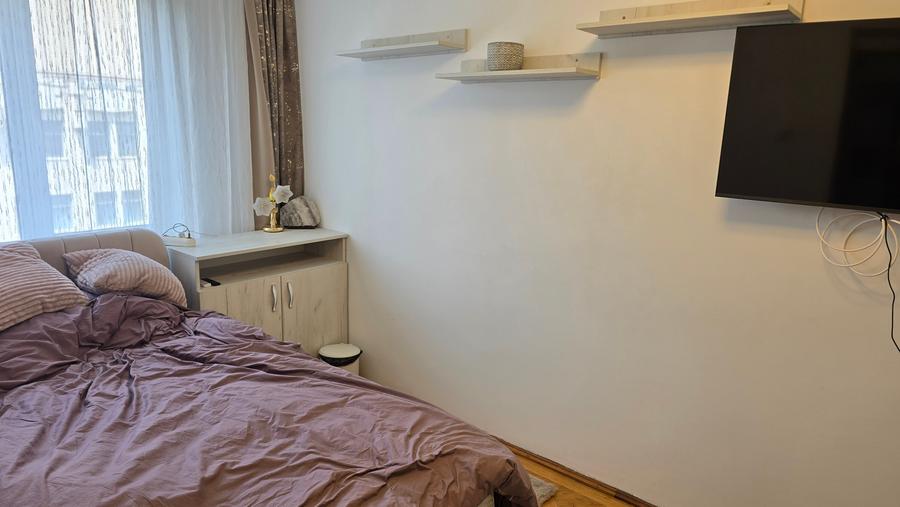 Apartament cu 3 camere semidecomandat în Ultracentral