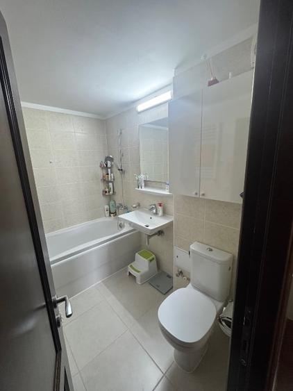 Apartament cu 3 camere decomandat, mobilat în Colentina