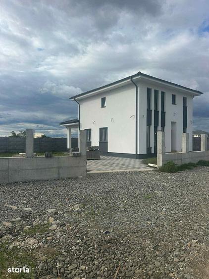 Casă cu 4 camere decomandat cu Teren 525 Mp în Central