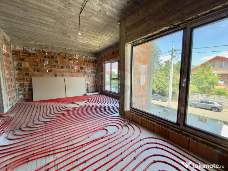 Casă cu 5 camere cu Teren 400 Mp în Central
