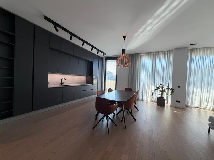 Apartament cu 3 camere decomandat în Floreasca