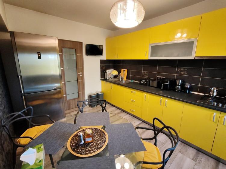 Apartament cu 4 camere decomandat în Basarabia