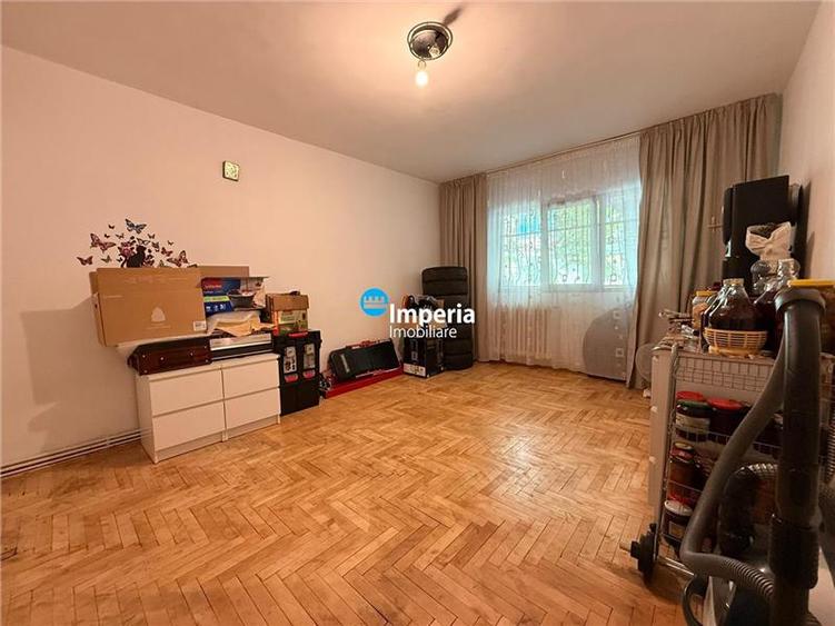 Apartament cu 3 camere decomandat în Galata