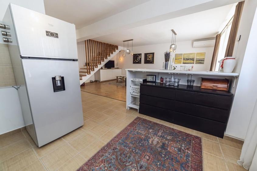 Apartament cu 3 camere decomandat, mobilat în Prelungirea Ghencea