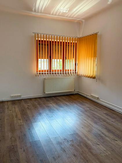 Apartament cu 4 camere semidecomandat în Calea Călărașilor