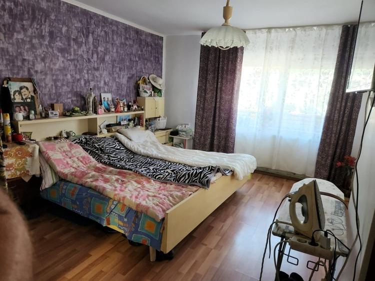 Casă individuală cu 6 camere cu Canalizare în Luna de Sus