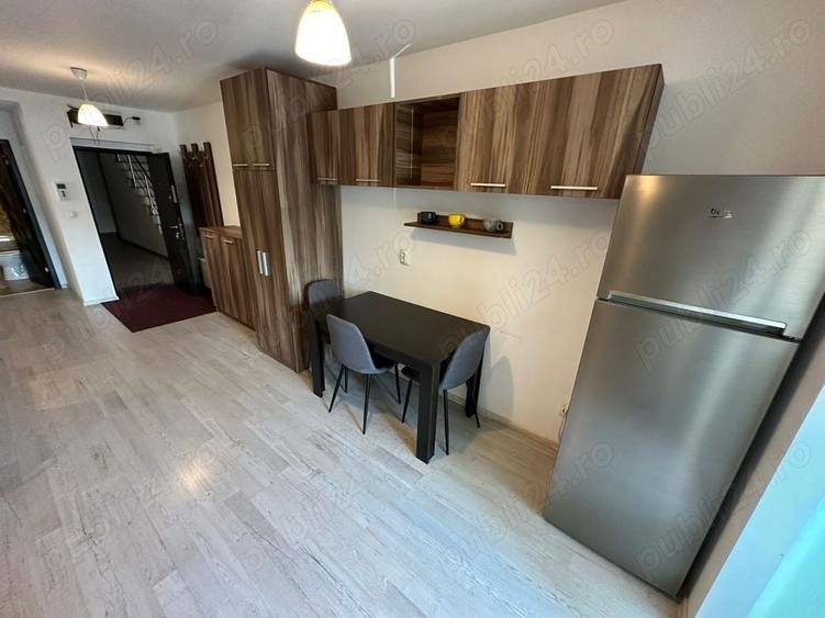 Apartament cu 3 camere decomandat în Buzaului