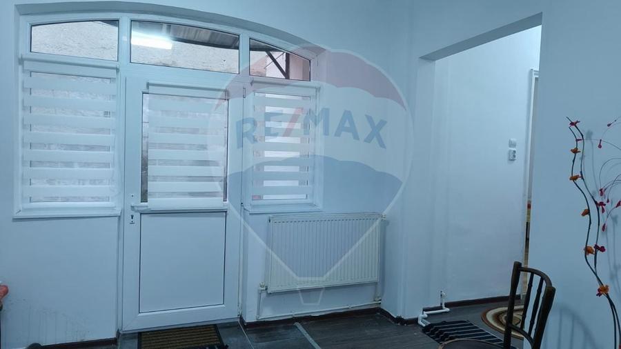 Casă individuală cu 3 camere cu Teren 127.58000183105 Mp în Central