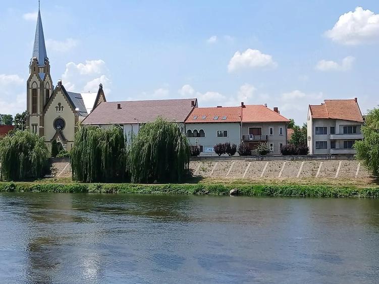 Casă cu 2 camere cu Teren 506 Mp în Central