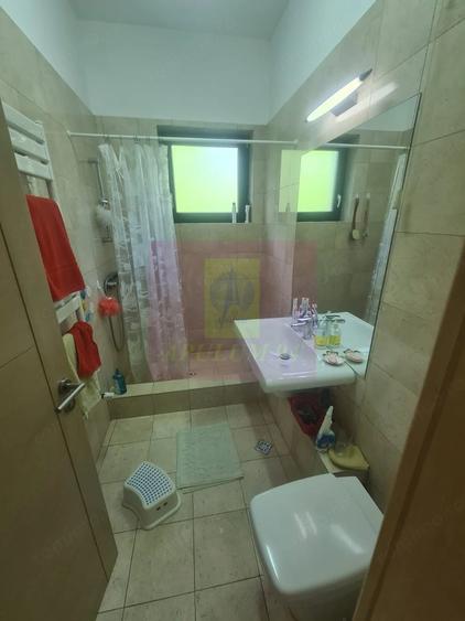 Casă cu 6 camere cu Teren 6600 Mp în Cornu