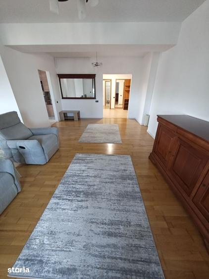 Apartament cu 3 camere decomandat, mobilat în Moșilor