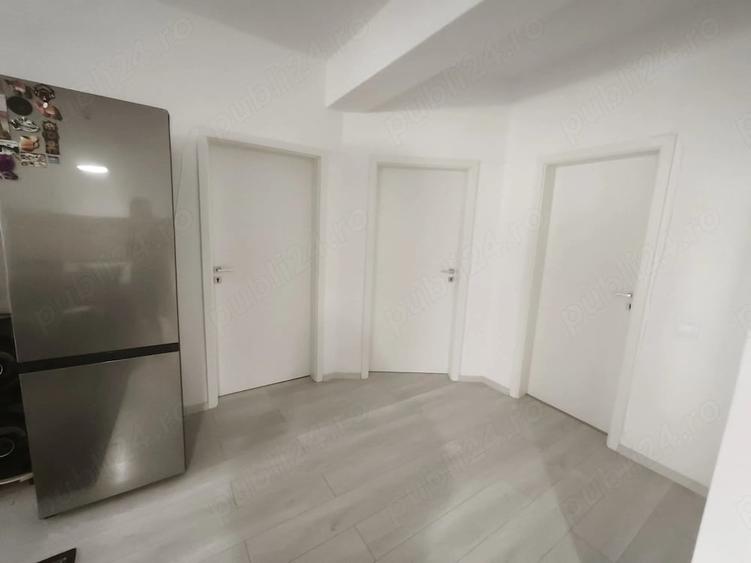 Apartament cu 3 camere semidecomandat în Europa