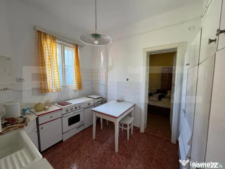 Casă cu 6 camere cu Teren 700 Mp în 700