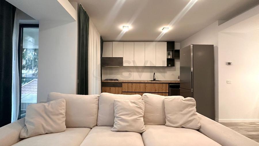Apartament cu 3 camere semidecomandat în Herăstrău